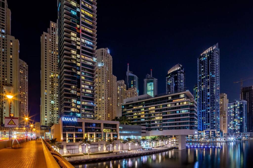 Frank Porter - Marina Quays Dubai Bagian luar foto